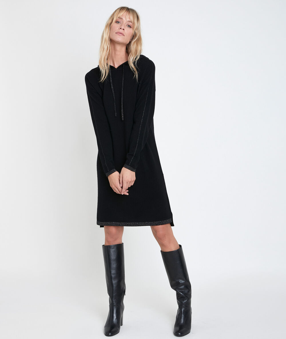 Robe en cachemire à capuche rituel noir.