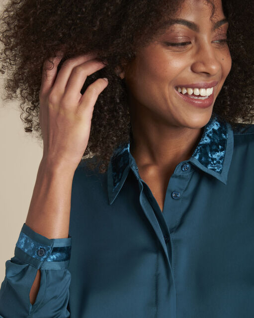 Zypressengr&uuml;nes hemd seidig maya waldgr&uuml;n.