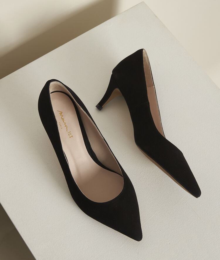 Escarpins noirs en cuir lili noir.