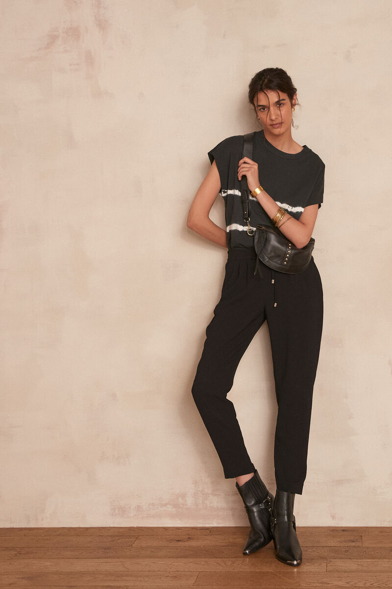 Pantalon carotte en crêpe noir Flynn | 1-2-3 Pantalon carotte en crêpe noir Flynn PhotoZ | 1-2-3