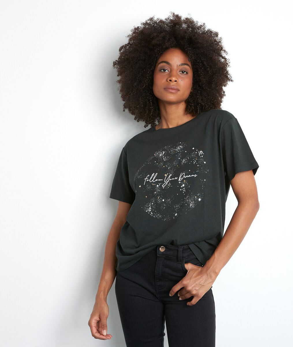 Groen shirt van biokatoen en modaal met zeefdruk Evasion | 1-2-3 Groen shirt van biokatoen en modaal met zeefdruk Evasion PhotoZ | 1-2-3