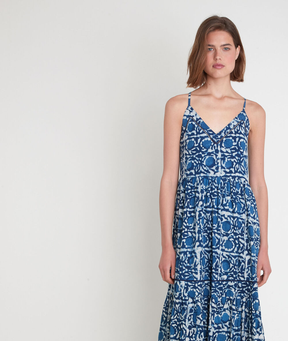 Robe longue à bretelles fines imprimée bleue safia denim brut.