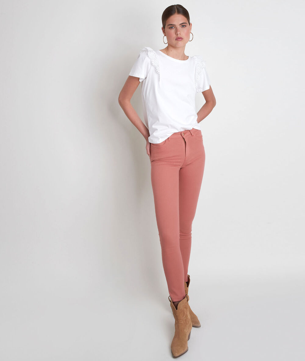 Tee-shirt en coton biologique à broderies blanc eclat ecru.