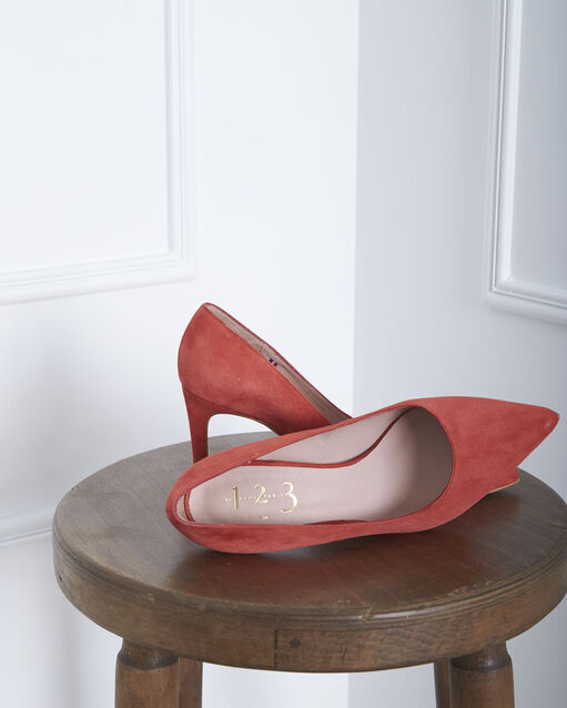 Escarpins corail effet velours kelly corail.