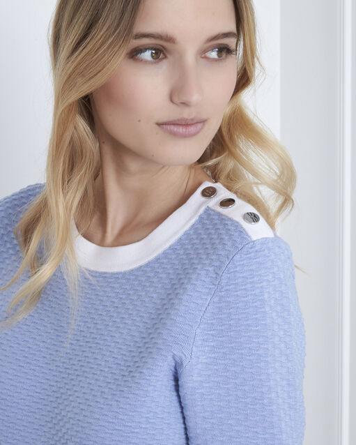 Himmelblauer pullover mit 3/4-ärmeln himmelblau.