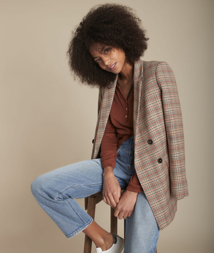 Mahoniebruin t-shirt met tunesische kraag clyde caramel.