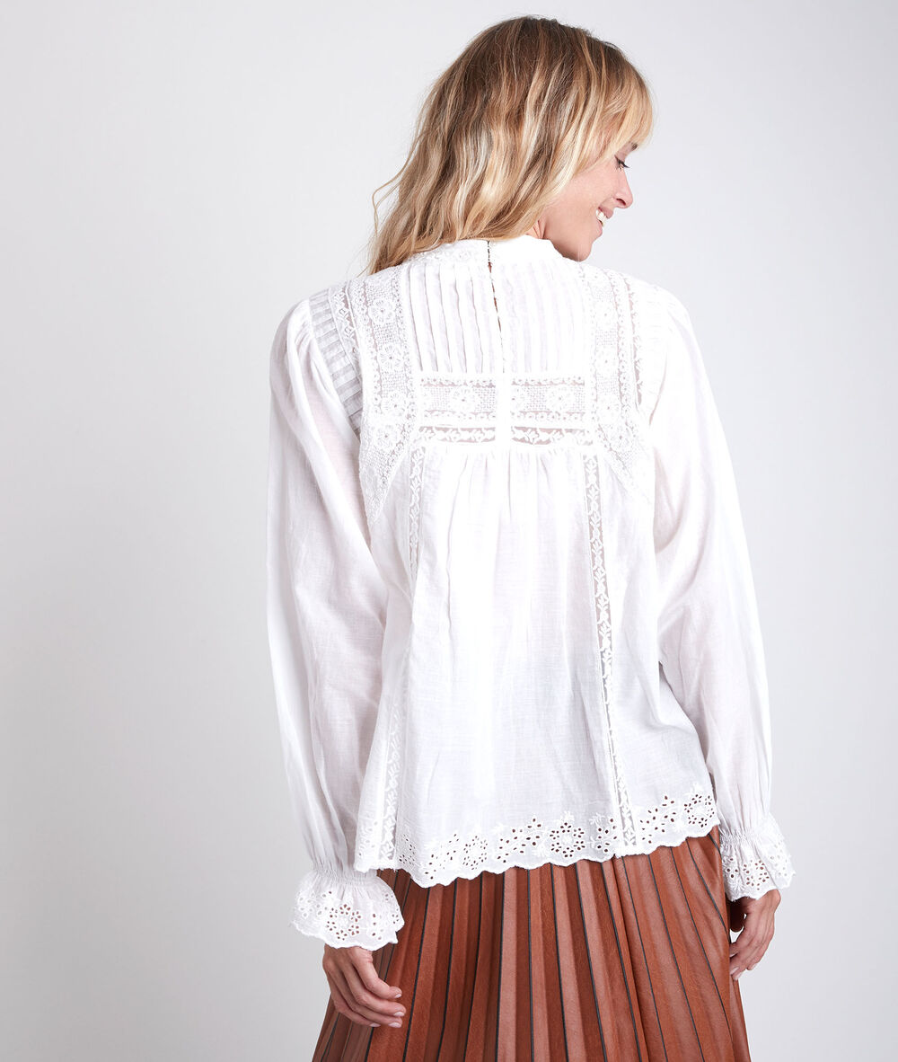 Blouse en coton en dentelle jashi ecru.