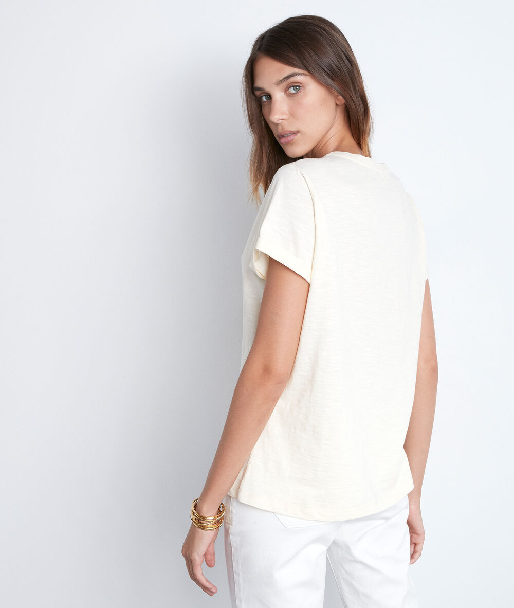 Vanillekleurig t-shirt met opschrift met strassteentjes ipso paille.