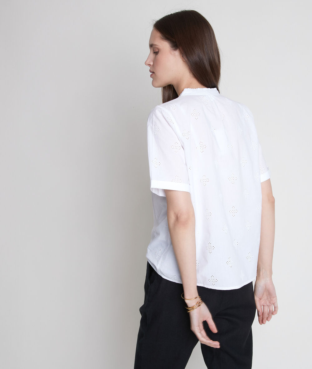 Blouse en coton biologique brodée col v tobias ecru.