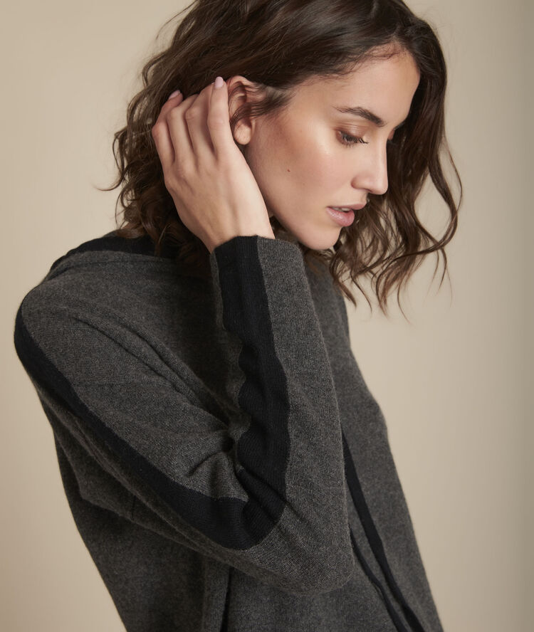 Sweat à capuche laine et cachemire flashback anthracite.