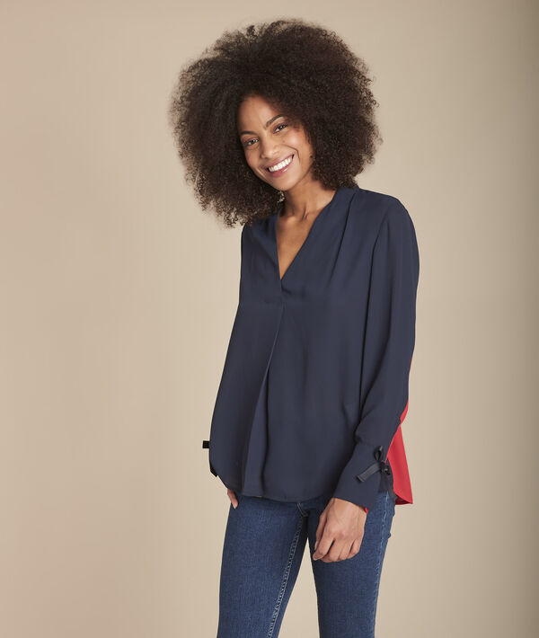 Zweifarbige marineblaue Bluse mit Ösen an Manschetten Marinette | 1-2-3 Zweifarbige marineblaue Bluse mit Ösen an Manschetten Marinette PhotoZ | 1-2-3
