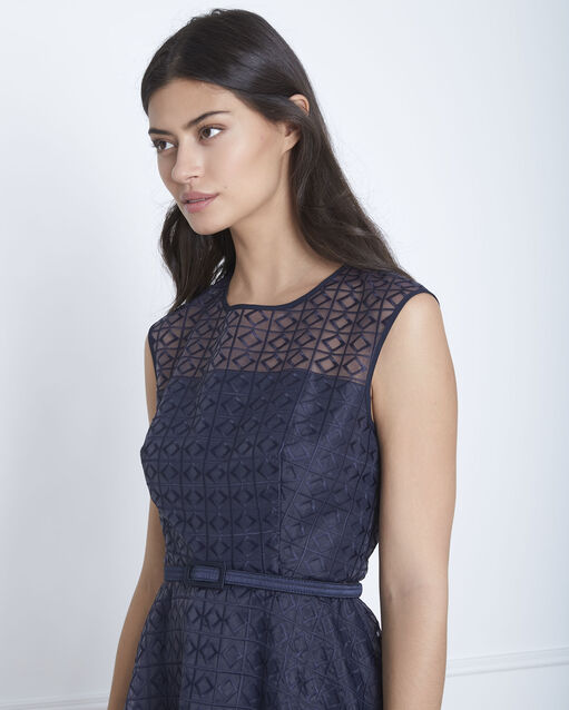 Robe marine en dentelle ceinture honorine marine.