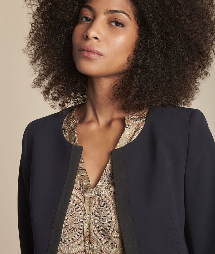 Marineblauw jasje uit microvezel met grove korrel charme marine.