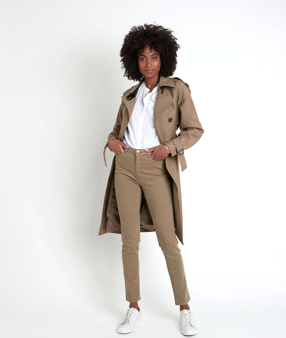 De iconische saliegroene slim-fit jeans suzy sauge.