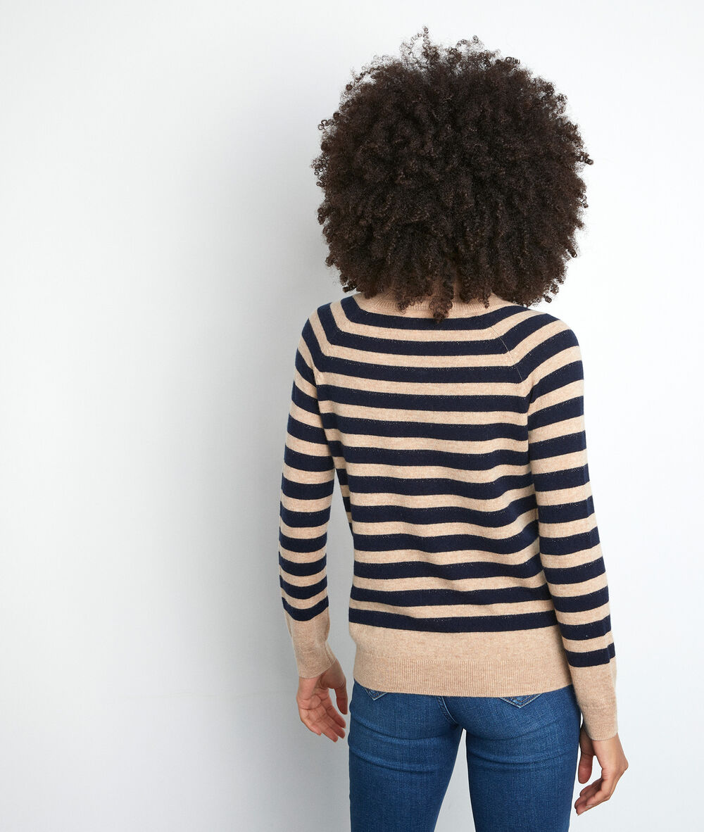 Beige en blauwe trui van recycled wol en kasjmier thales camel clair.