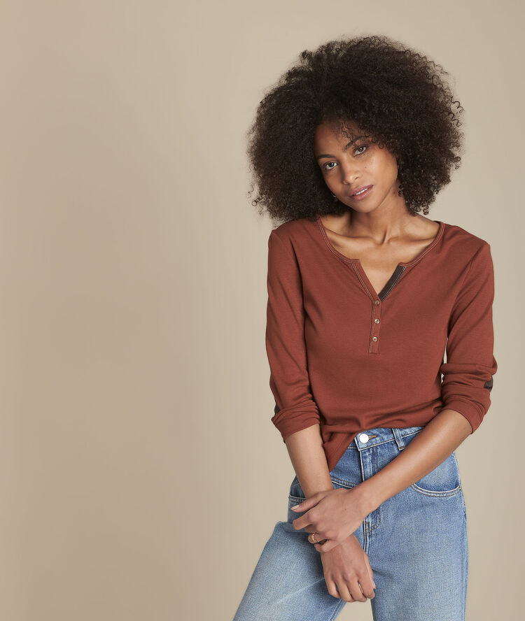 Mahoniebruin t-shirt met tunesische kraag clyde caramel.