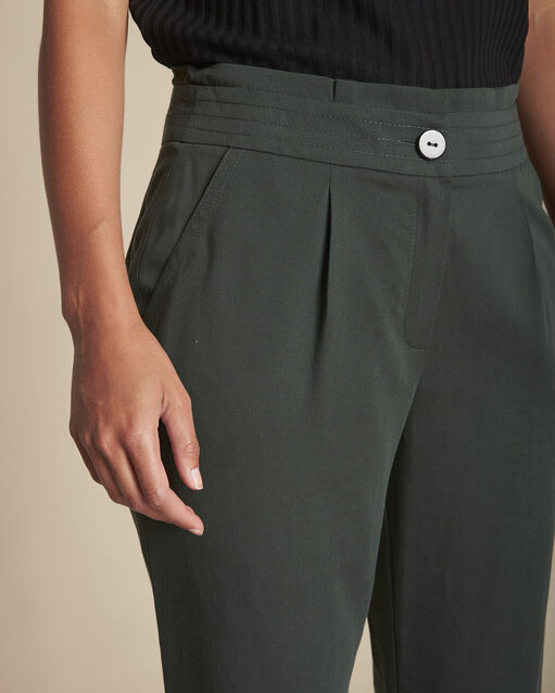 Pantalon vert foncé cigarette elfe vert anglais.