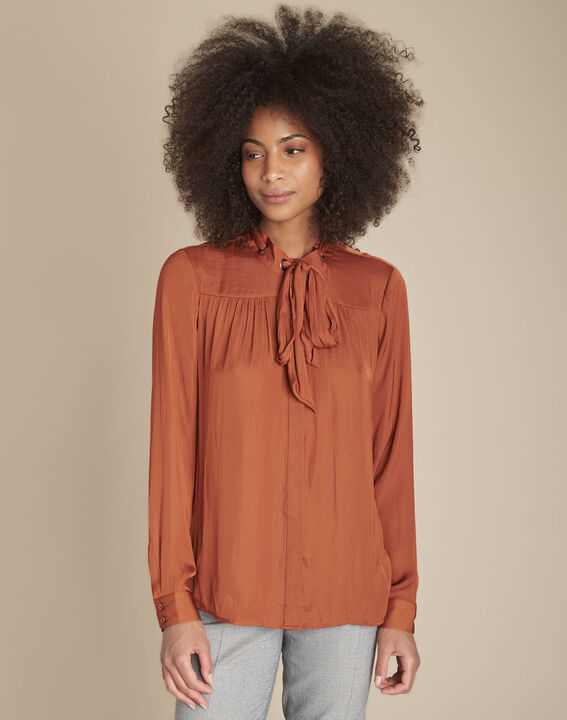 Mahagonifarbene Hemdbluse Ausschnitt mit Ösen und Schal Maud | 1-2-3 Mahagonifarbene Hemdbluse Ausschnitt mit Ösen und Schal Maud PhotoZ | 1-2-3