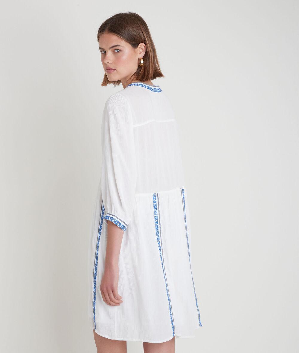 Robe courte fluide et brodée blanche stella ecru.