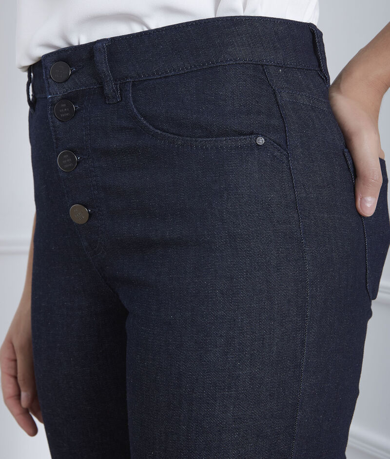 Geradegeschnittene jeans mit knopfleiste. marineblau.