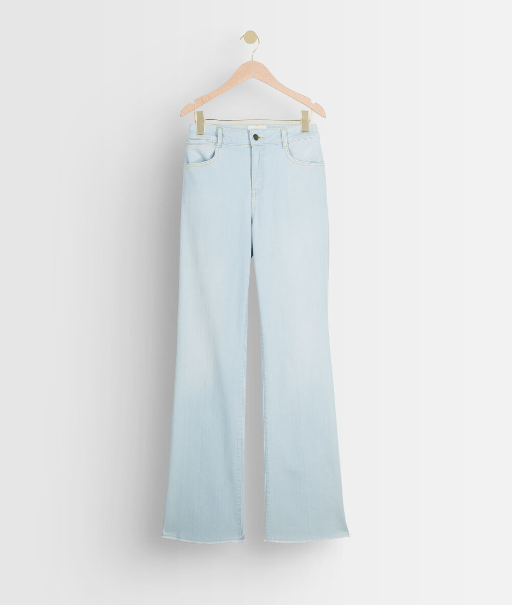Jean flare à bords francs en coton bio bleu clair fidji pure bleached.