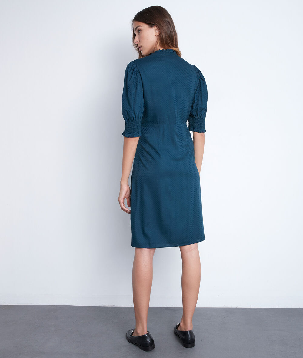 Robe élégante à manches ballon et broderies verte sorelle cypres.