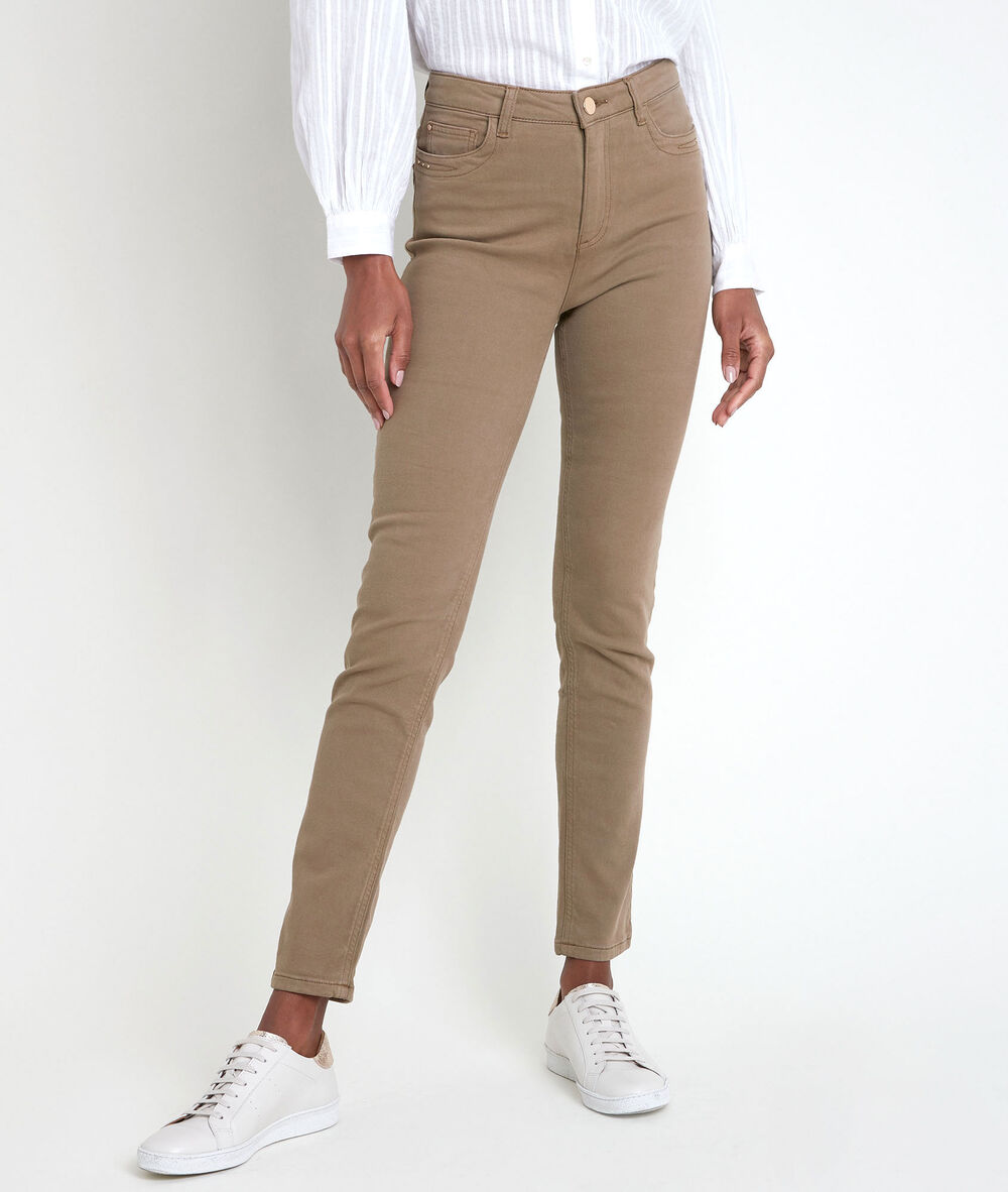 De iconische saliegroene slim-fit jeans suzy sauge.