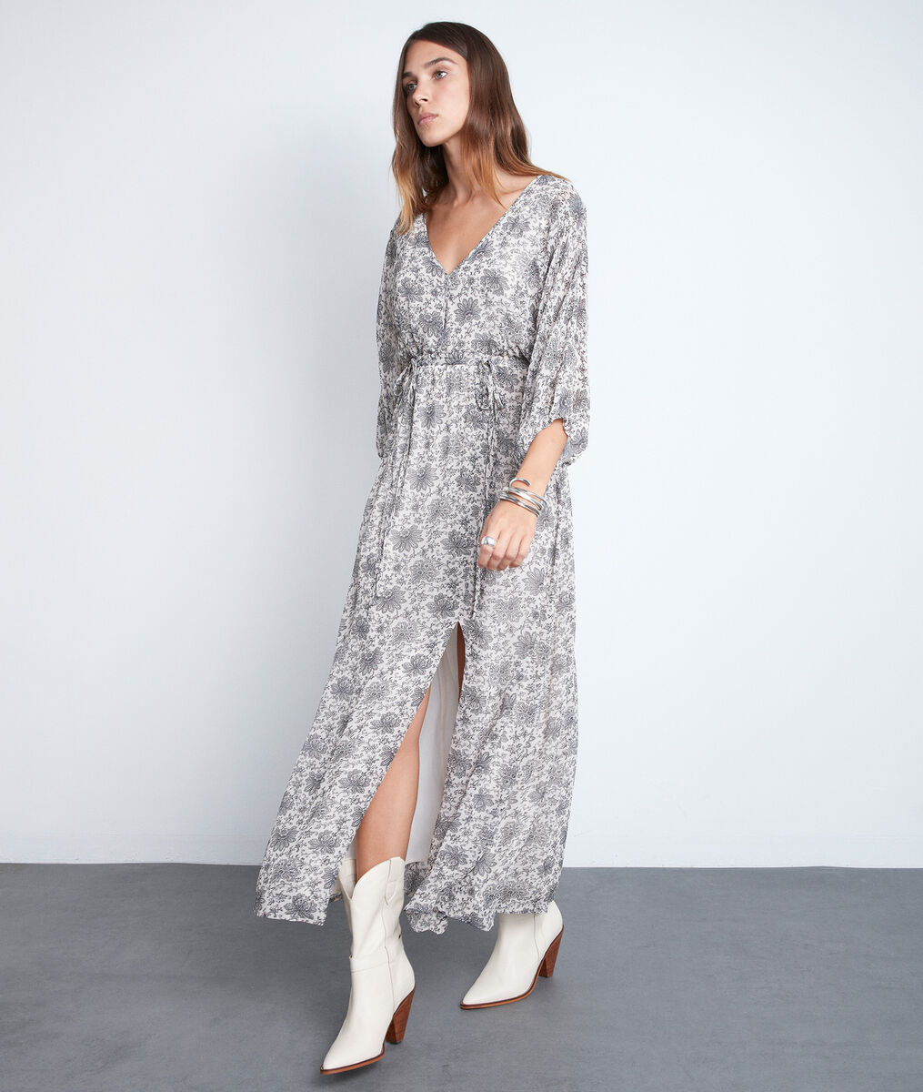 Robe longue vaporeuse à l'imprimé noir et blanc Shelly | 1-2-3 Robe longue vaporeuse à l'imprimé noir et blanc Shelly PhotoZ | 1-2-3