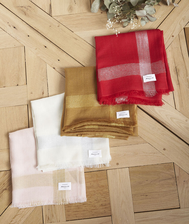 Foulard nude brillant galet poudre.