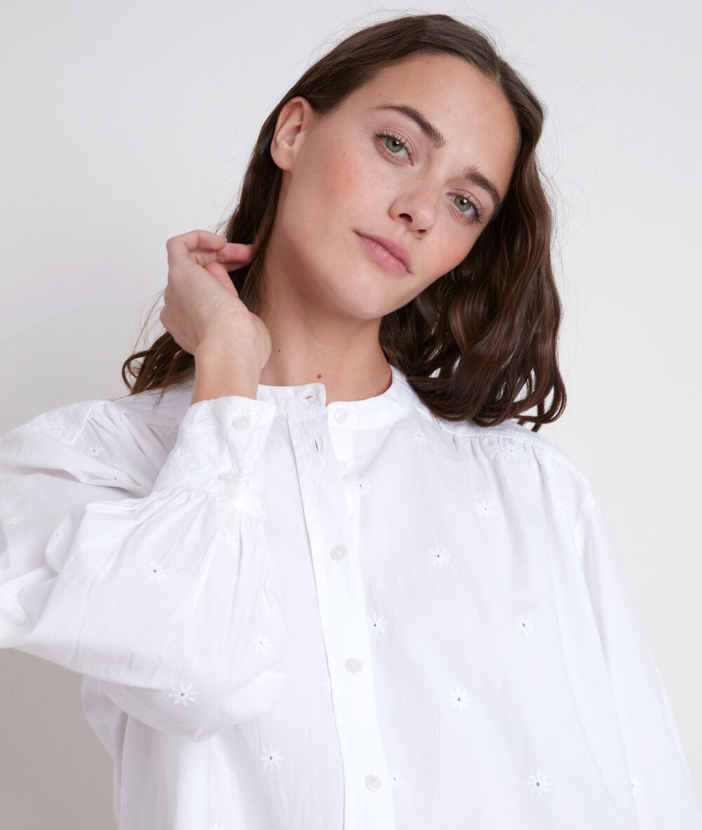 Blouse brodée torielle ecru.