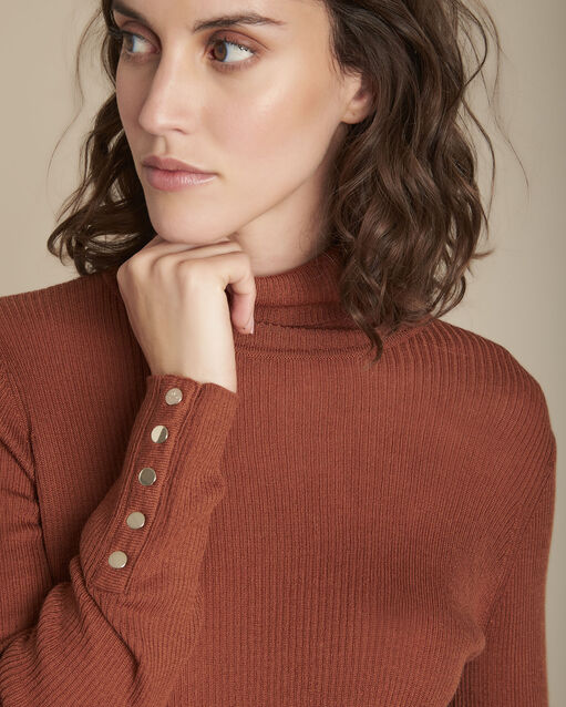 Pull acajou côtelé col roulé florale caramel.
