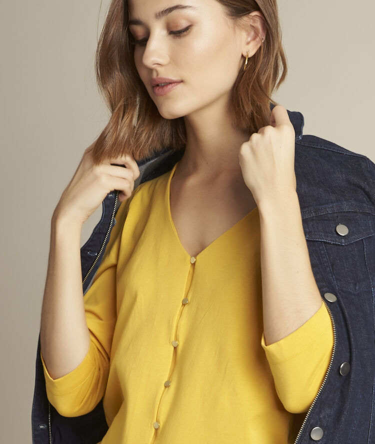 Tee-shirt boutonn&eacute; jaune rosace miel.