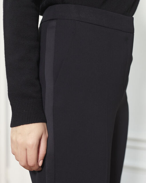 Zigarettenhose in schwarz mit seitlichem satinband hutch schwarz.