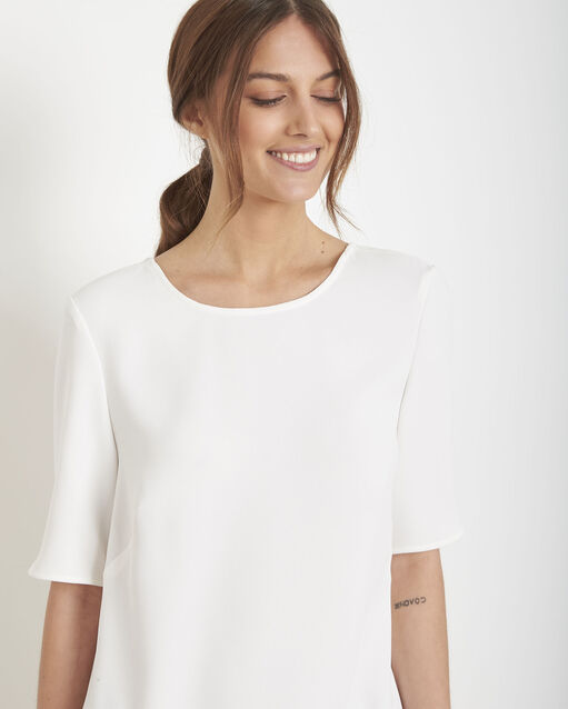 Robe écrue en crêpe détail noeud liesse ecru.