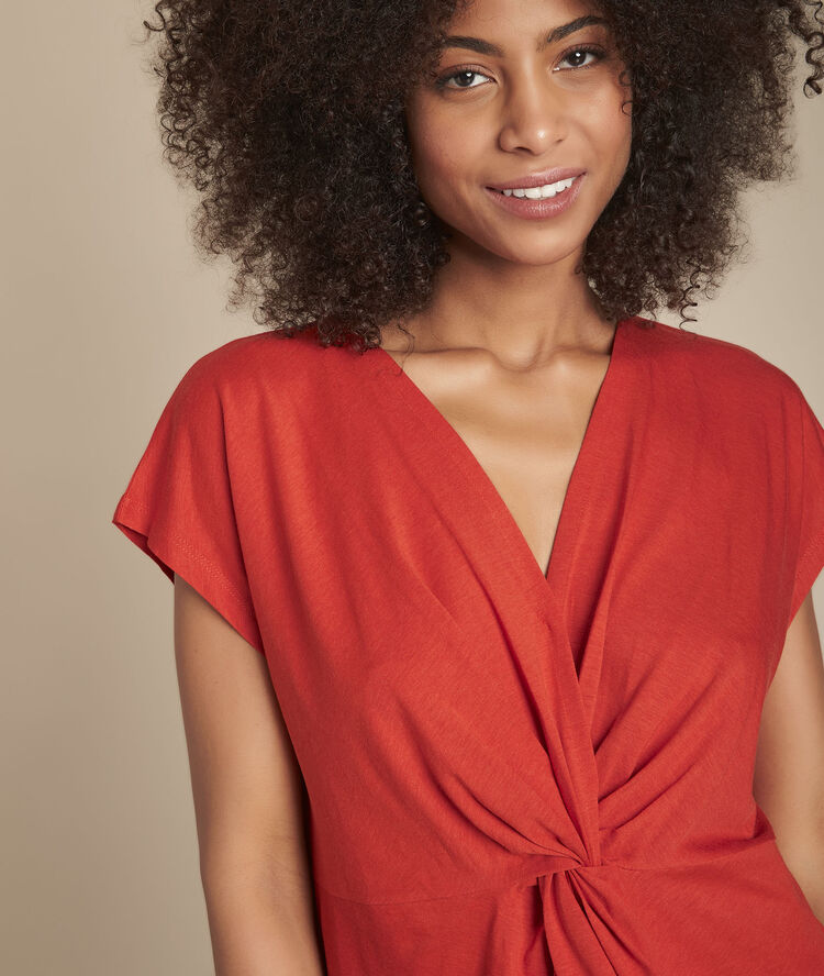 Oranje t-shirt met plooitjes en cache-coeur-effect carine sable.