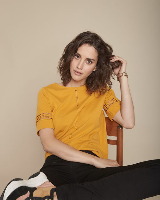 Tee-shirt jaune en dentelle cadix soleil.