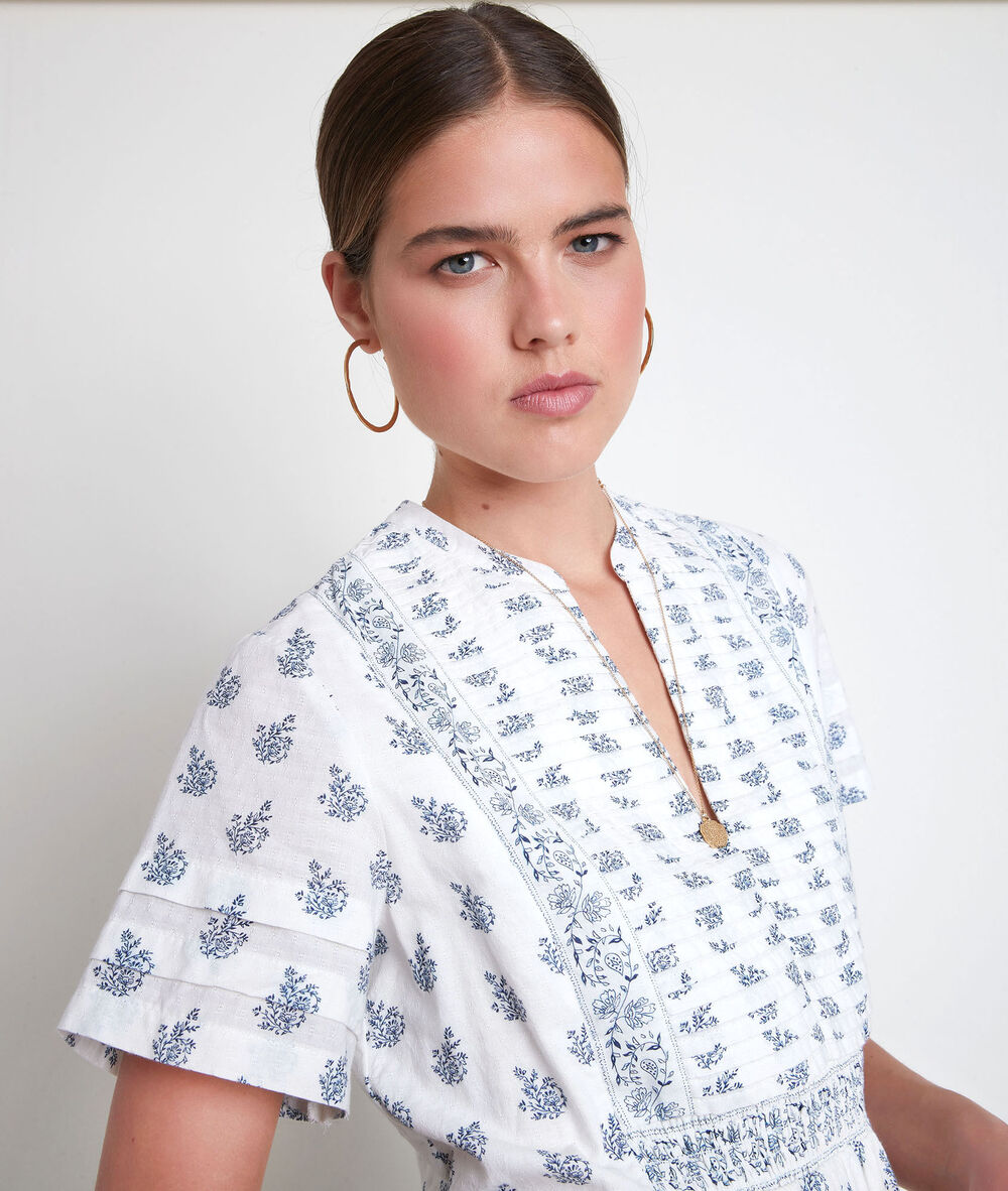Robe courte en coton imprimé blanc et marine soledad ecru.