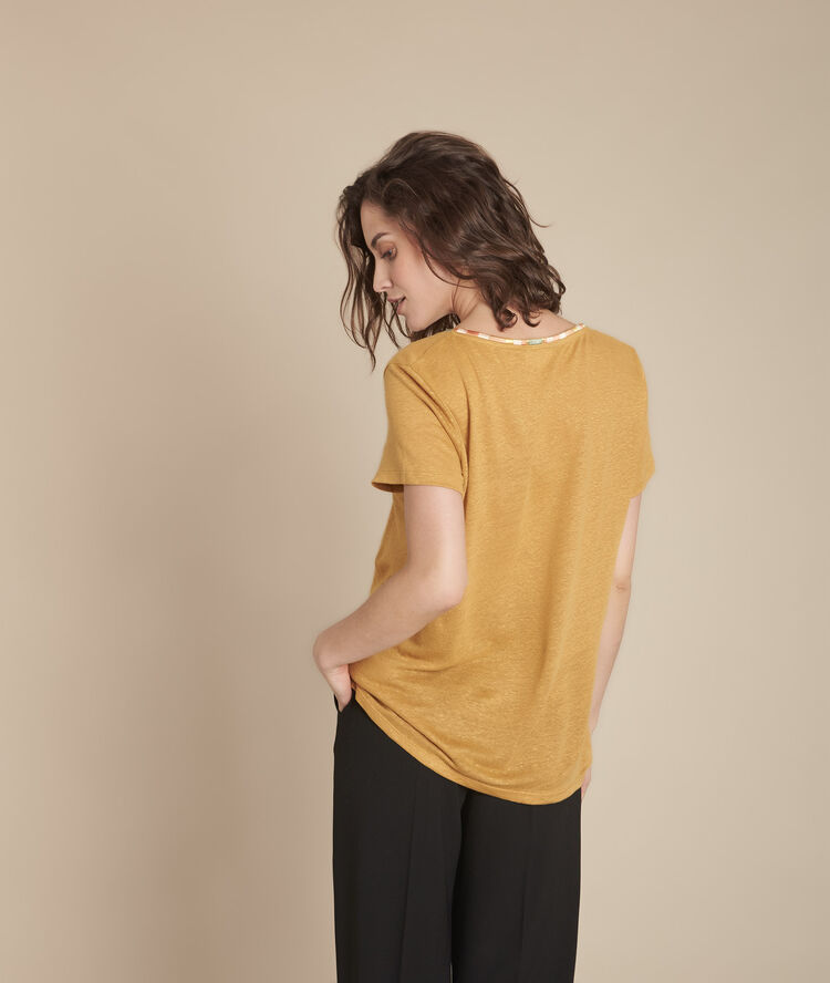 Tee-shirt jaune en lin capri ocre.