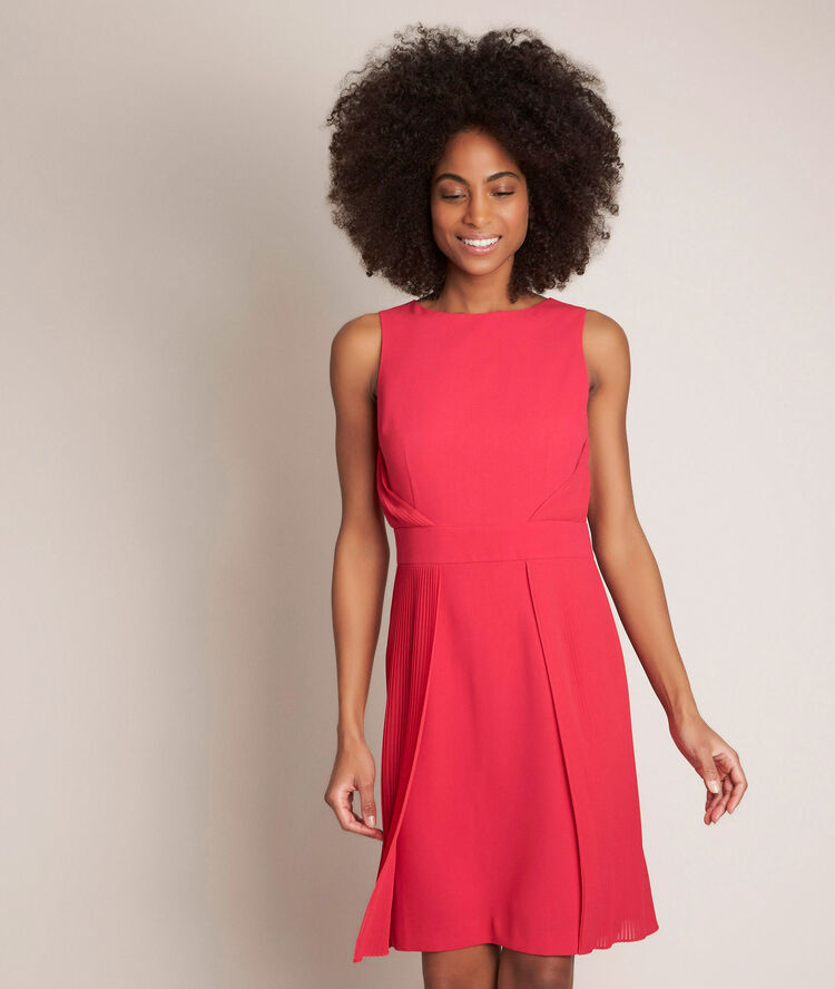Robe pliss&eacute;e orlande fuchsia fonce.