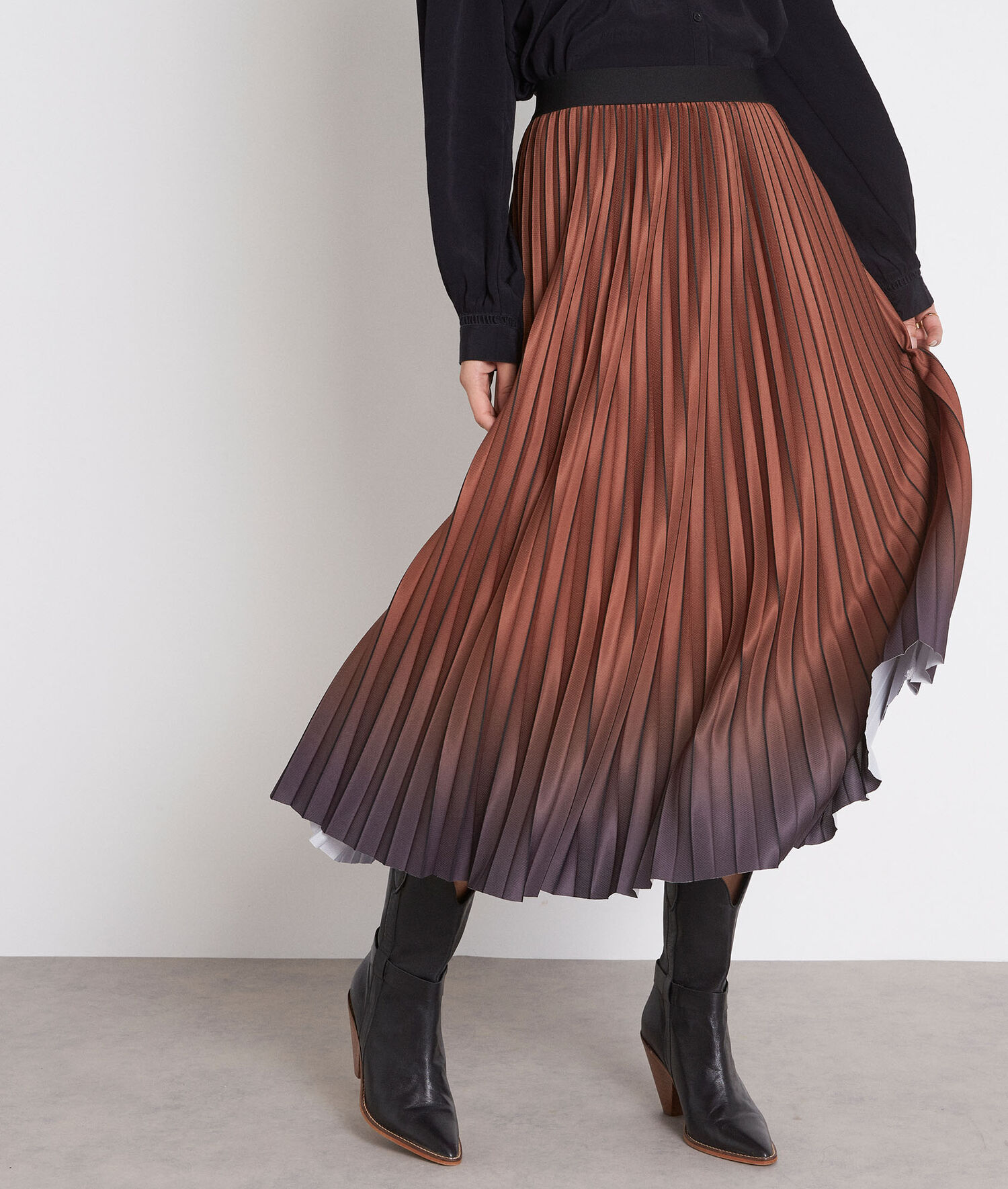 https://www.maison123.com/dw/image/v2/AAWW_PRD/on/demandware.static/-/Sites-UPAP-master/default/dw668f8202/652861585_6.jpg?sw=1500&sh=1770&strip=false