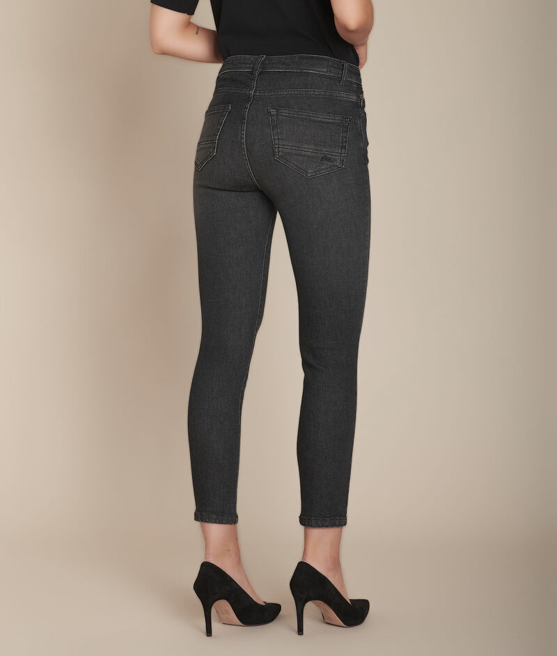 L'iconique slim stylised black sultan noir.