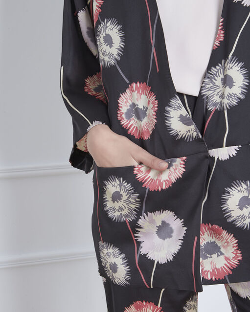 Kimono noir imprimé fleuri effet satin flore noir.