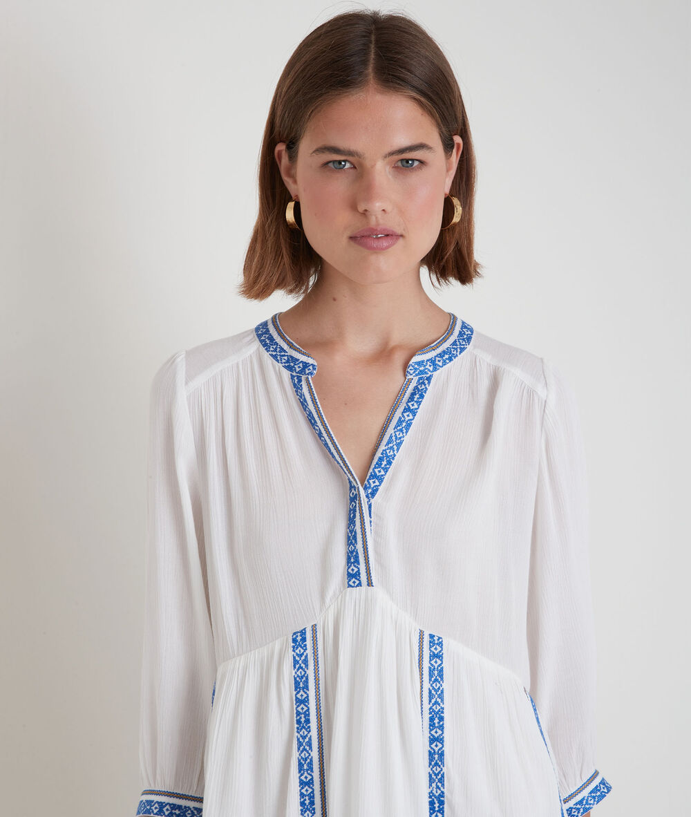 Robe courte fluide et brodée blanche stella ecru.