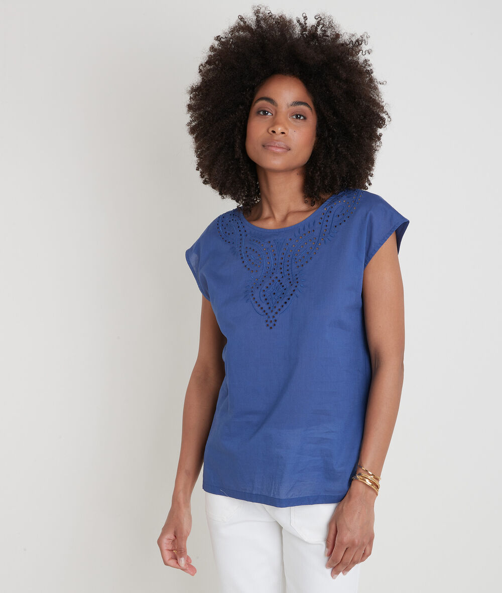 T-shirt bimatière en coton brodé bleu camille denim brut.