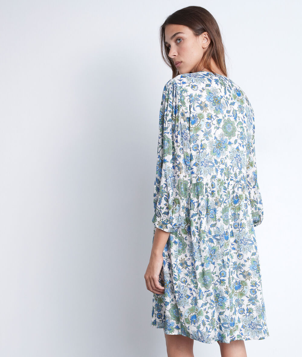 Robe courte et légère à l'imprimé fleuri bleu calypso ecru.