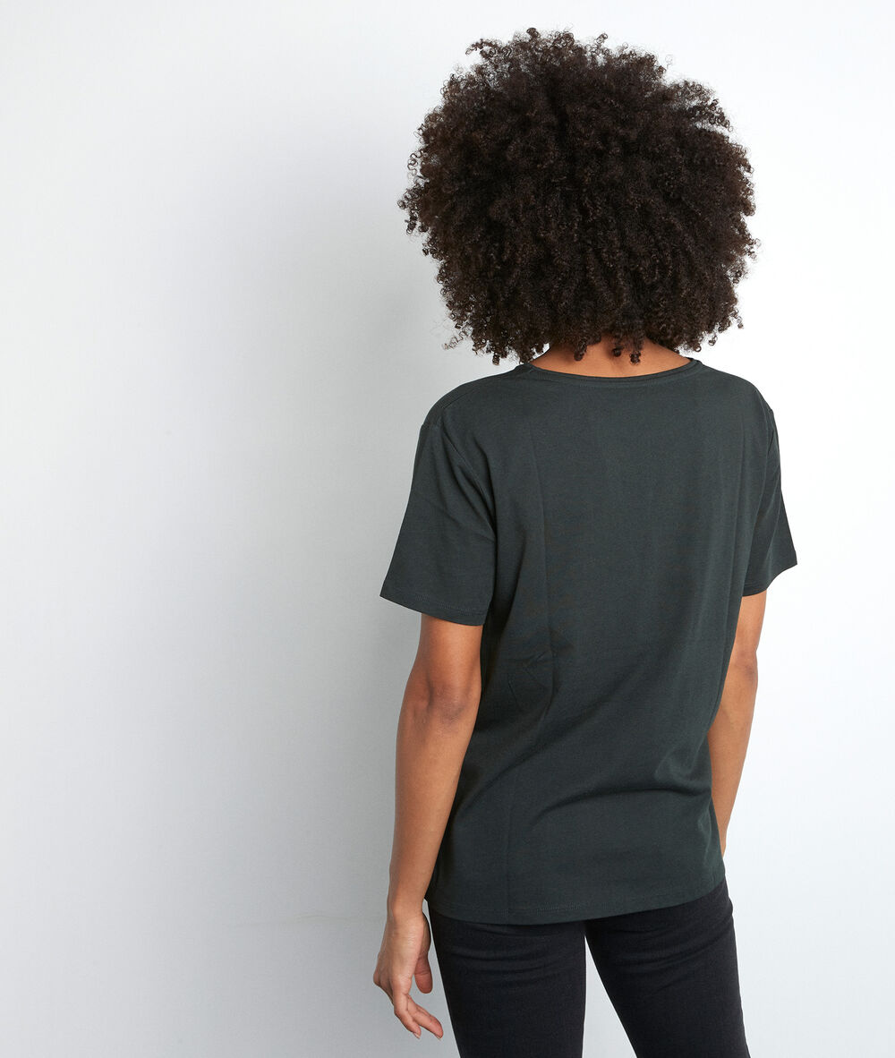 Groen shirt van biokatoen en modaal met zeefdruk evasion cypres.