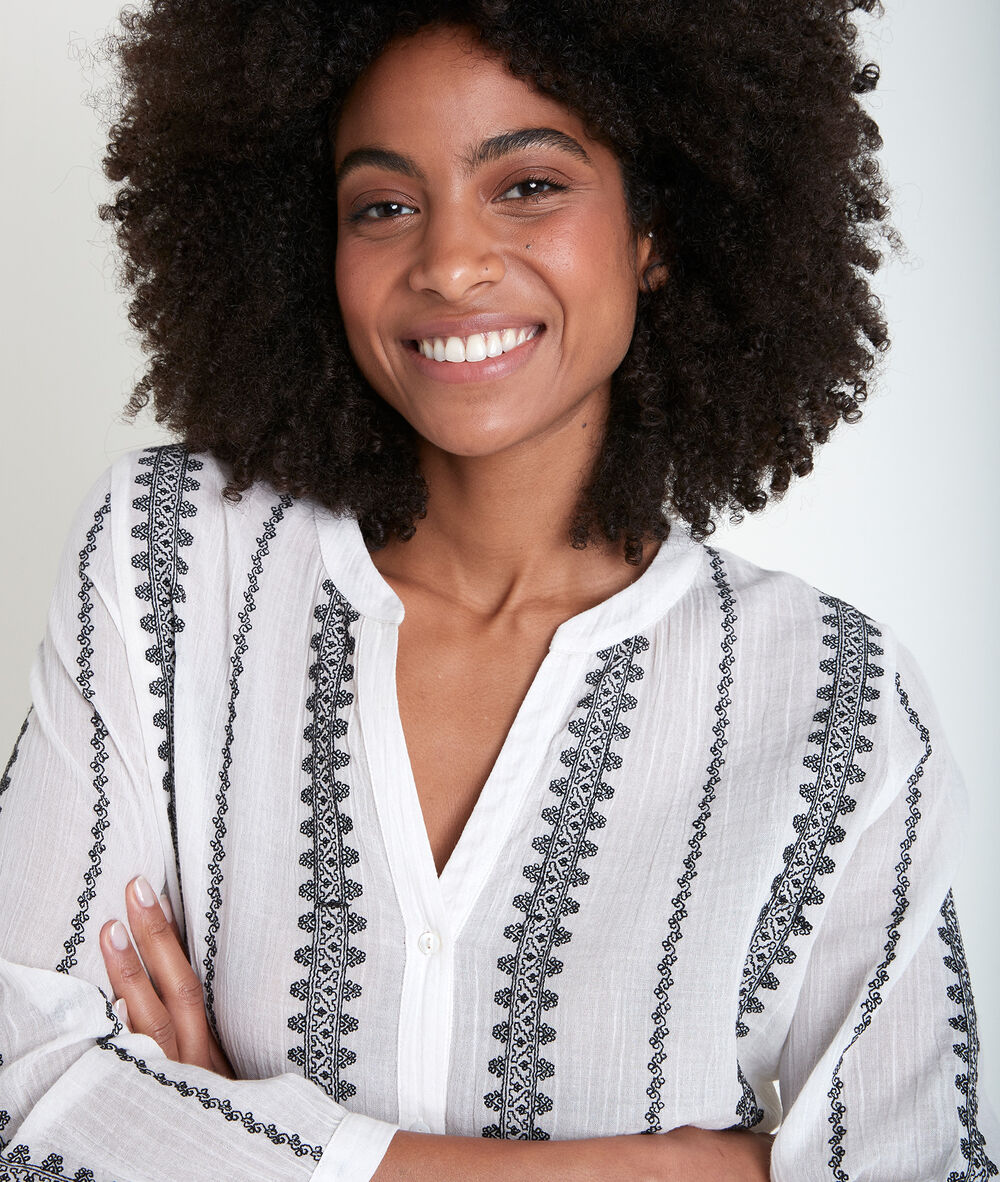Blouse écrue brodée tahiti ecru.