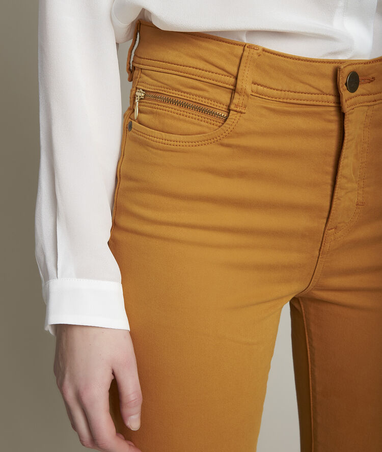 L'iconique : slim satin de coton ocre sultan ocre.