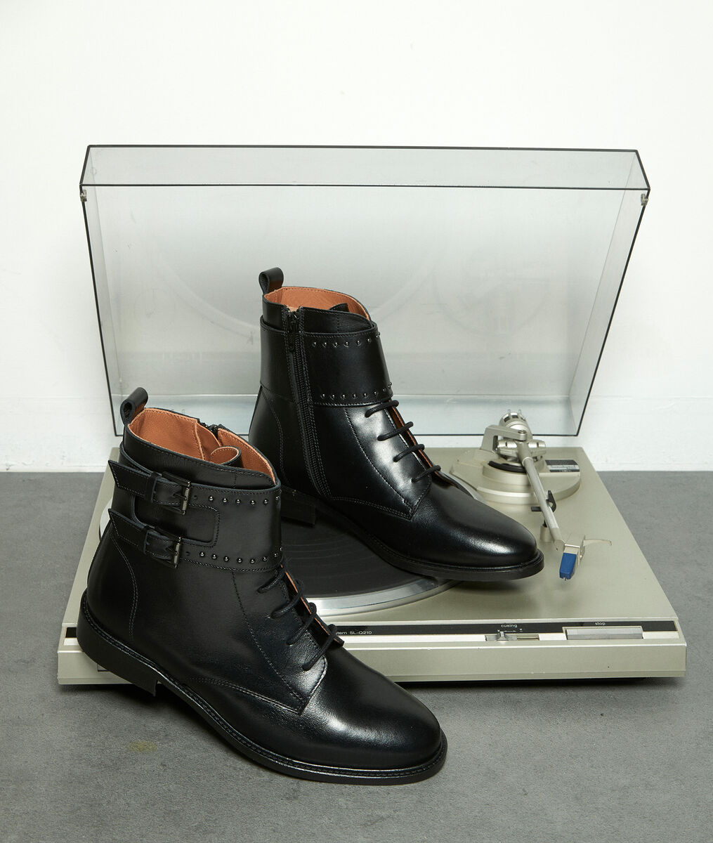 Boots rangers en cuir clouté noir Holy | 1-2-3 Boots rangers en cuir clouté noir Holy PhotoZ | 1-2-3