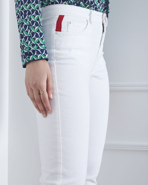 Jean blanc détail gros grain et revers cassie blanc.